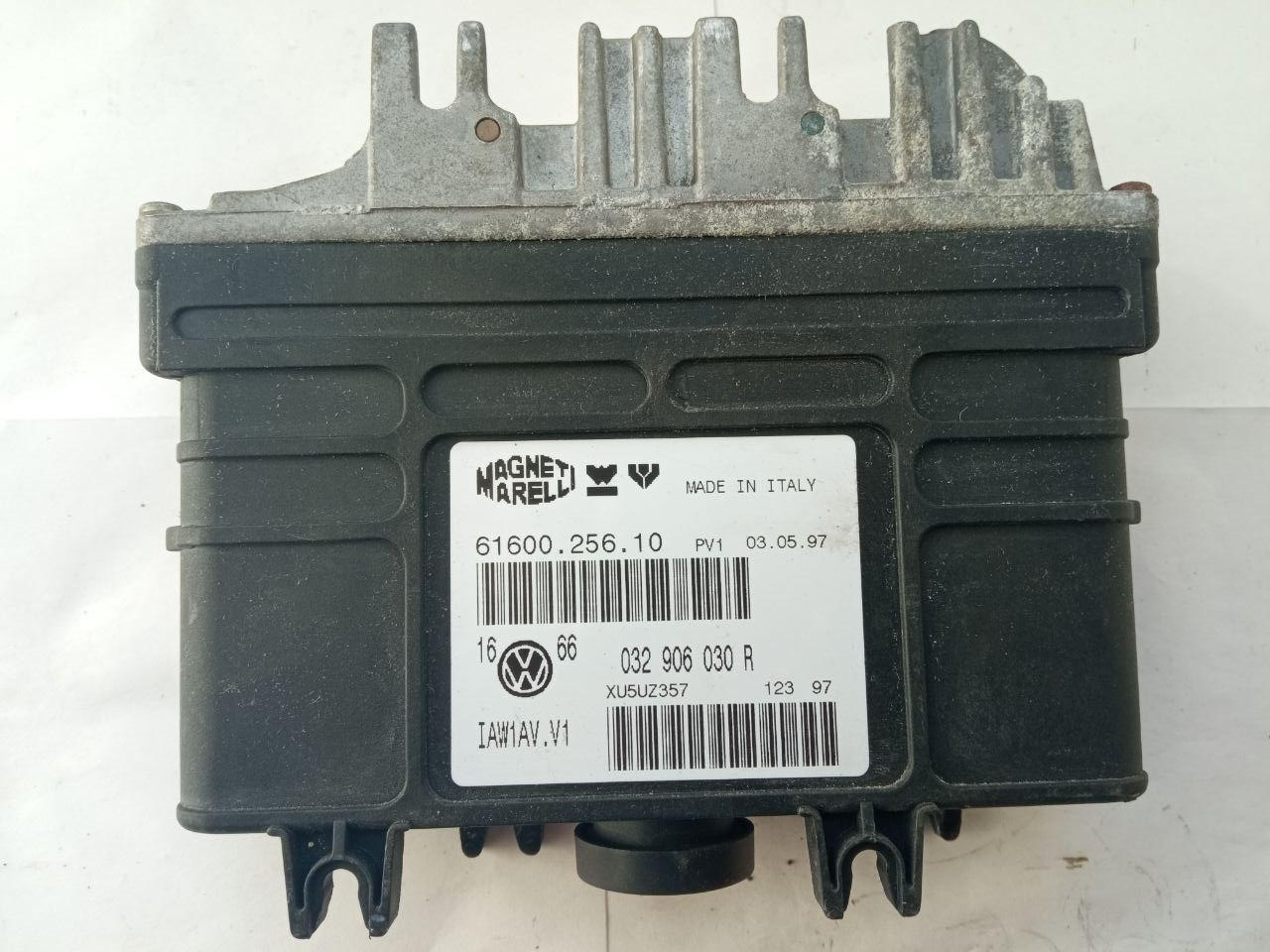 Електронний блок управління Volkswagen Golf III 1.6 032906030R / IAW1AV.V1 / 61600.256.10 / 032 906 030r