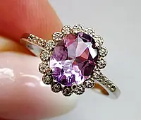 Кольцо с натуральным бразильским аметистом 1.57 ct в овальной огранке 9 х 7 мм и фианитами Размер 18