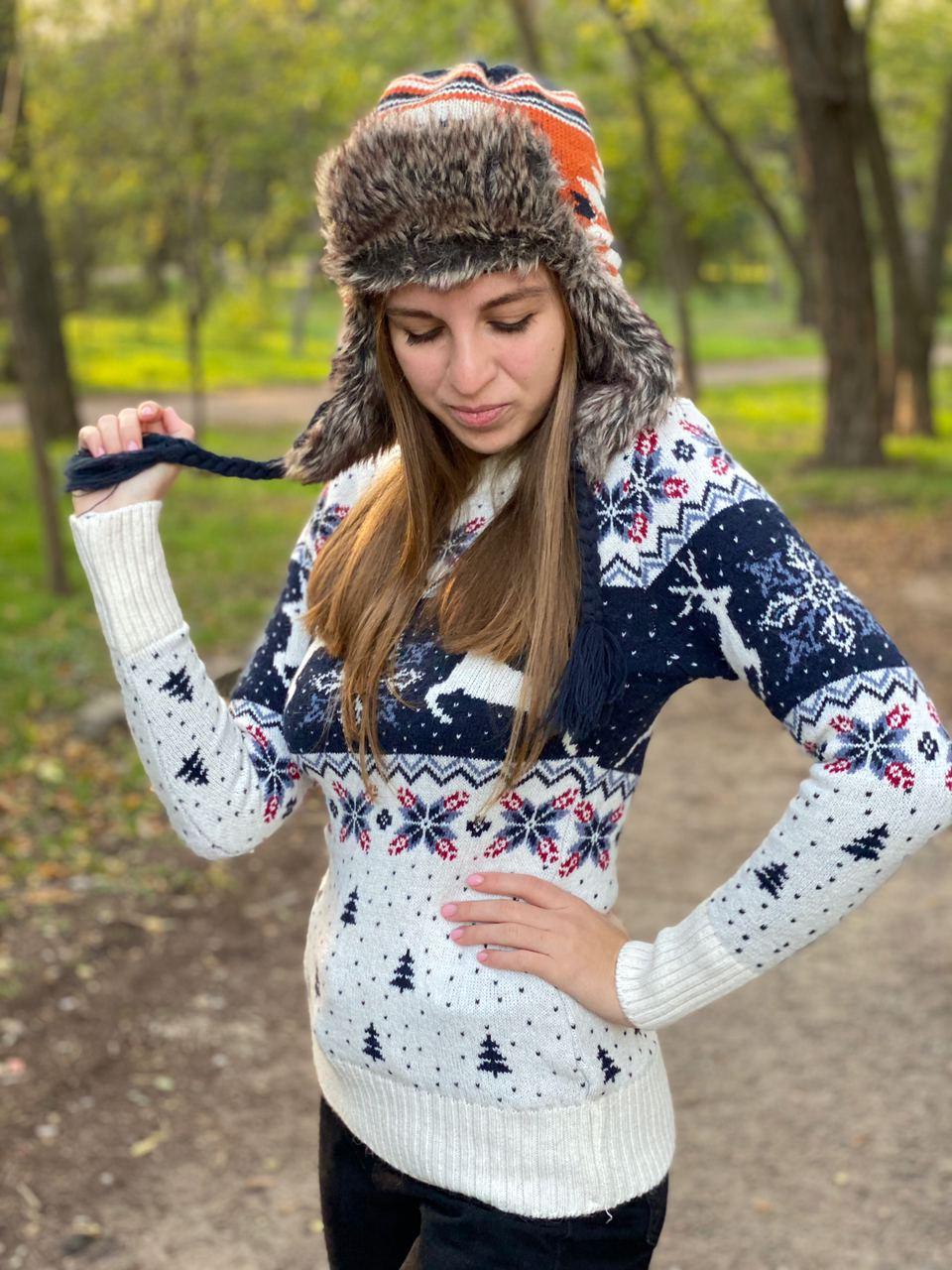 Жіночий новорічний светр біло-синій з оленями та абстракцією one size