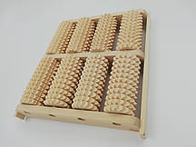 Дерев'яний масажер для ніг.