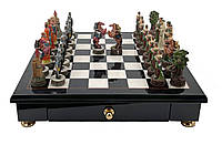 Шахматная доска с выдвижным ящиком и тематическими фигурами от итальянского бренда Italfama