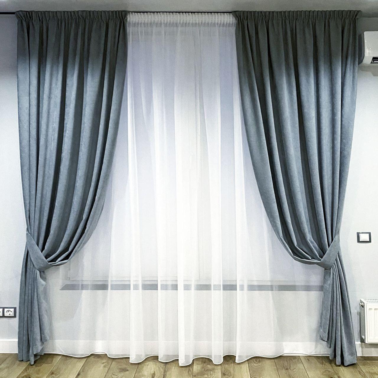 Комплект штори на тасьмі 2 шт з підхватами 150х250 см мікровелюр Сіро-синій, вуаль 300 см Білий, фото 1