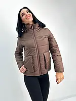 Шоколадная женская утепленная синтепоном короткая куртка с карманами