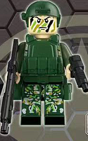 Фигурка военный спецназовец в зеленом камуфляже в каске с оружием
