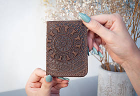 Обкладинка для ID паспорта чоловіча шкіряна темно-коричнева з тисненням Етно | Обкладинка на права 4 відділа