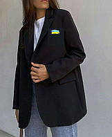 Патриотический однотонный удлиненный женский пиджак костюмка черного цвета