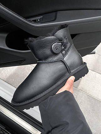 Зимові Жіночі Черевики UGG Classic Mini Bailey Button Leather Black / УГГ Класік Міні Бейлі Баттон Чорні, фото 1