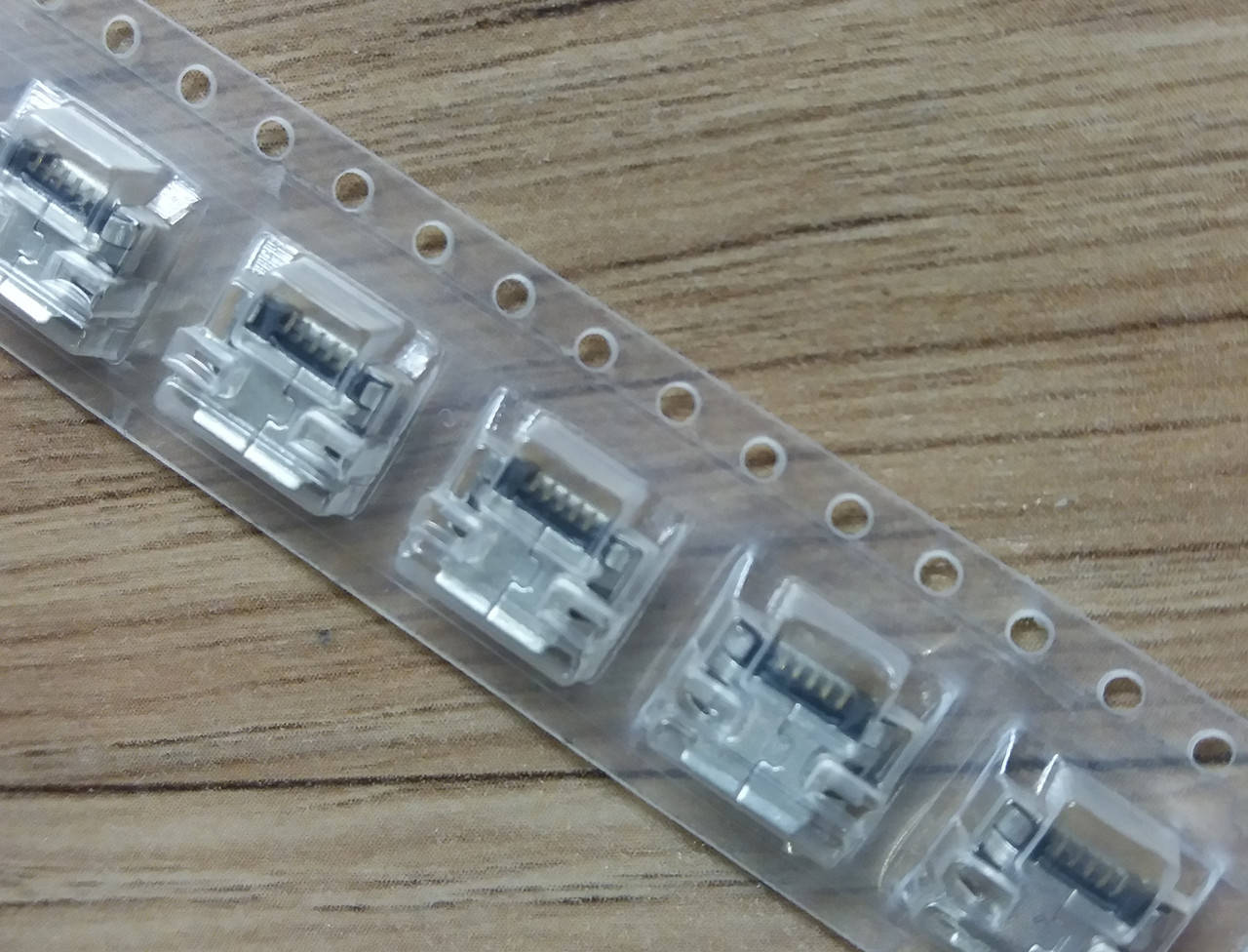

Микро USB разъем USB-2