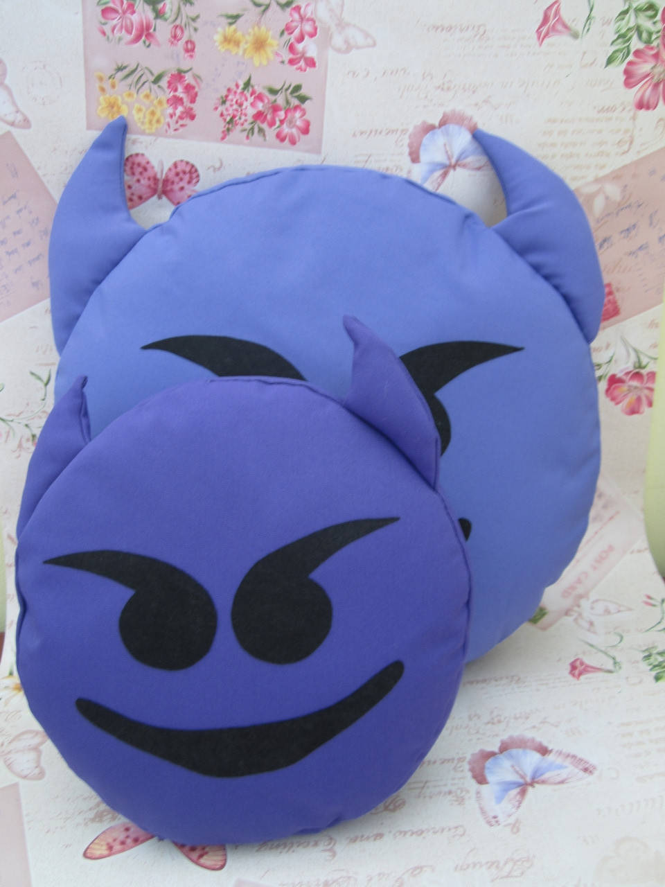 

Подушка-смайлик Чертик Emoji Smile КОМПЛЕКТ (большая+маленькая) №23, Фиолетовый