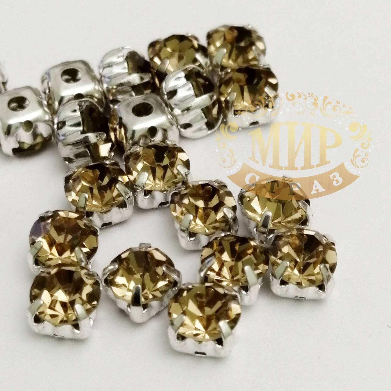 

Круглые стразы чатоны в серебряных цапах, размер 6мм, цвет Lt Col Topaz, 1шт, Красный