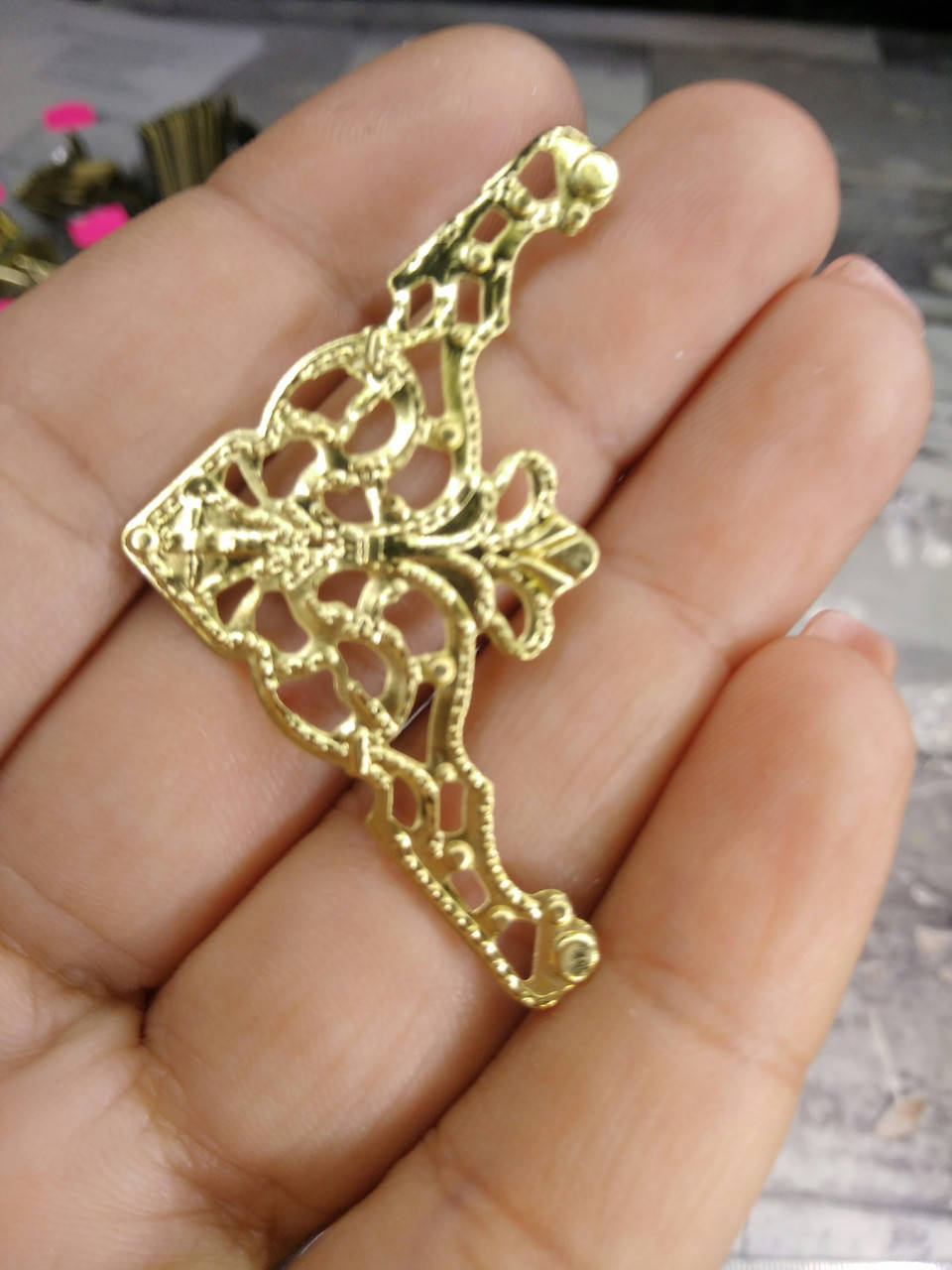 

Филигрань Уголок. Цвет метала золото. 35 на 35 мм.