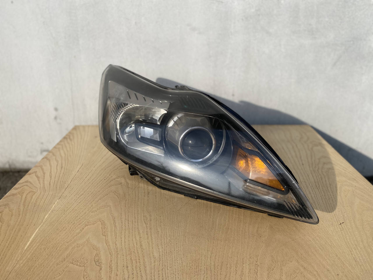 

Фара передняя правая Ford Focus Mk2 2004-08г. 8M51-13D154-CE