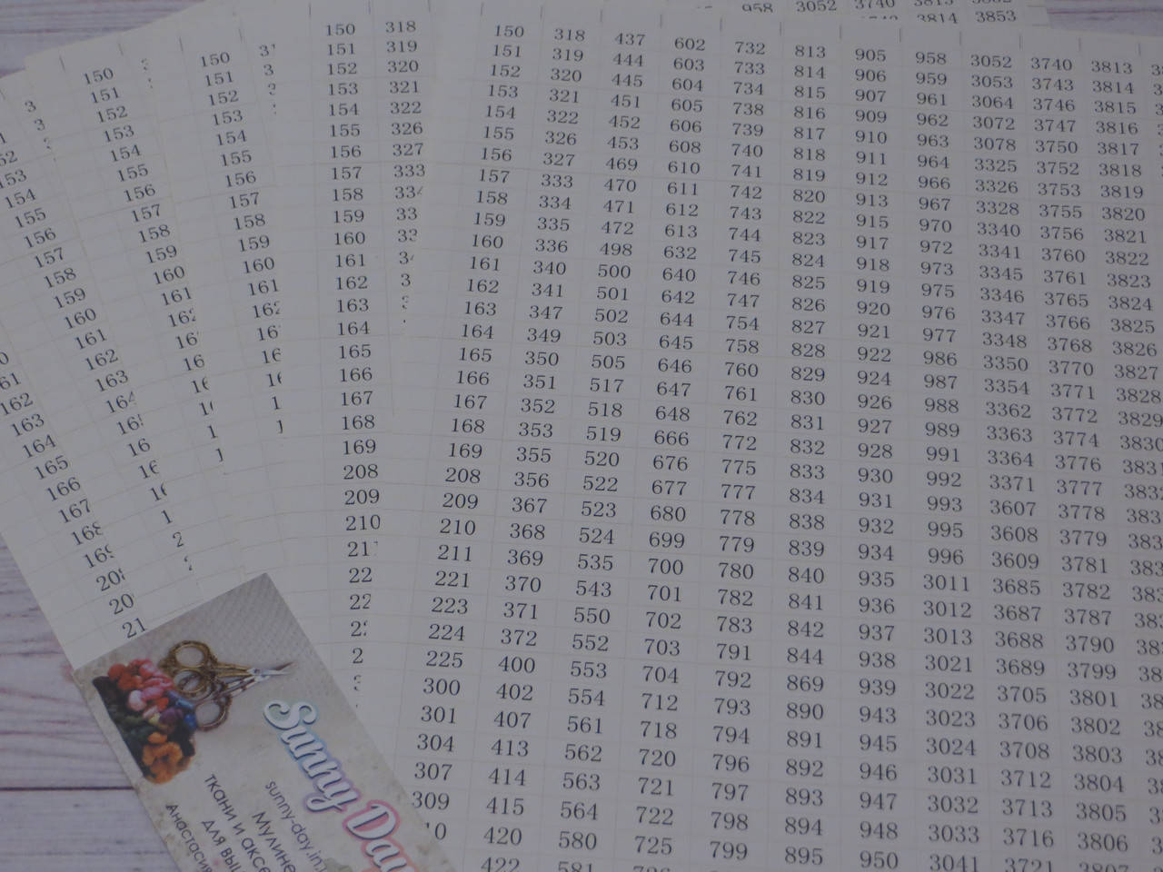 

Наклейки с номерами цветов DMC