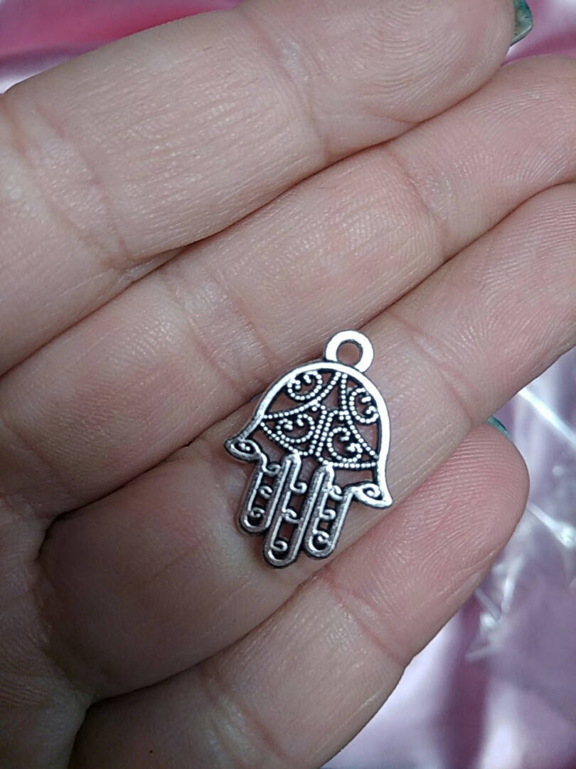 

Фурнитура подвеска "рука Хамса" цвет метала "серебро"