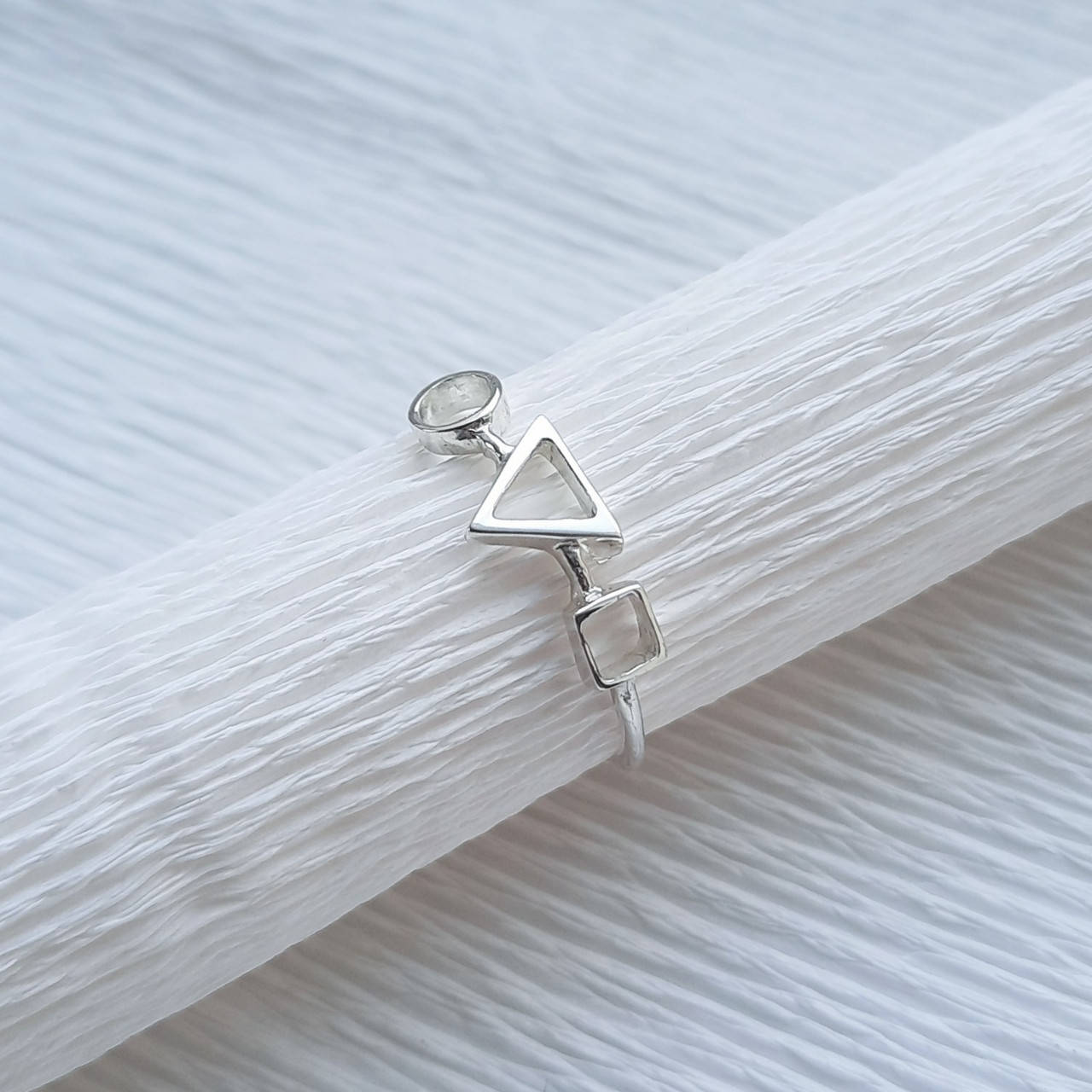 

Серебряное кольцо Фигура