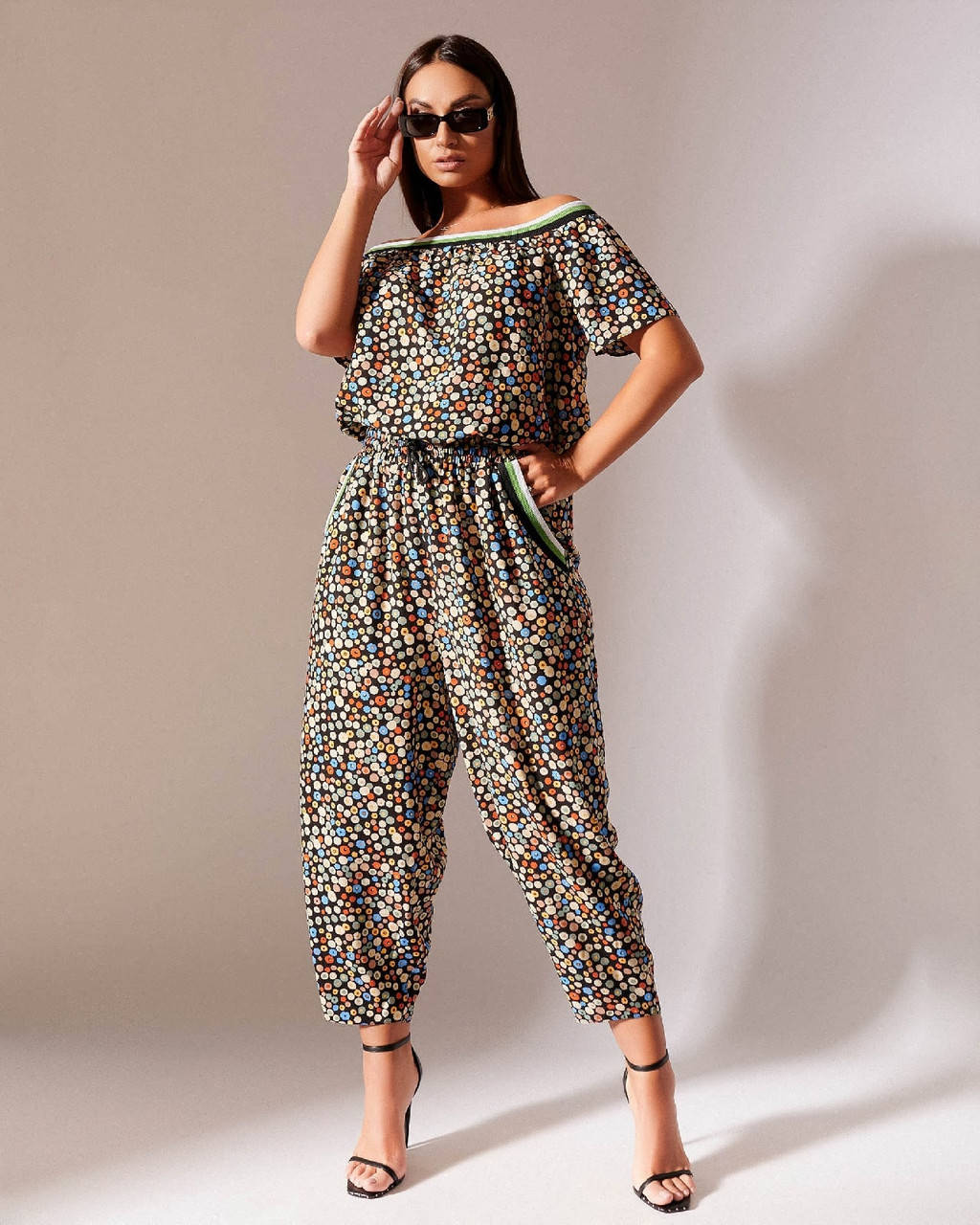 

Стильный женский летний комбинезон: укороченные широкие штаны и верх открытые плечи, батал большие размеры, Разные цвета