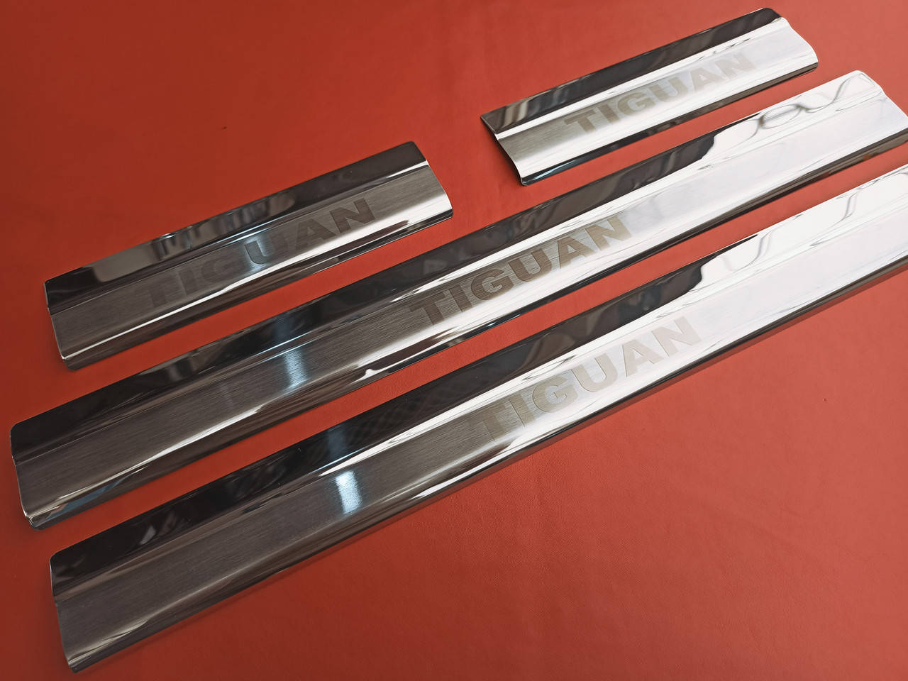 

Накладки на пороги Volkswagen Tiguan 2007-2016