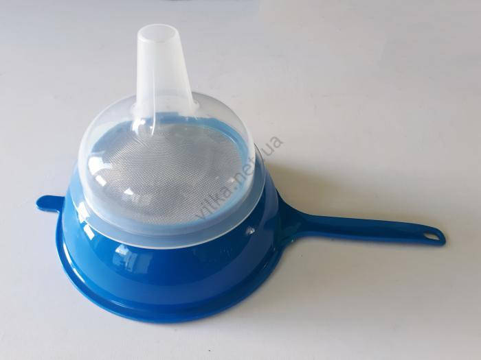 

Воронка пластмассовая с ситом d 18 cm, L 31cm (200 шт.)