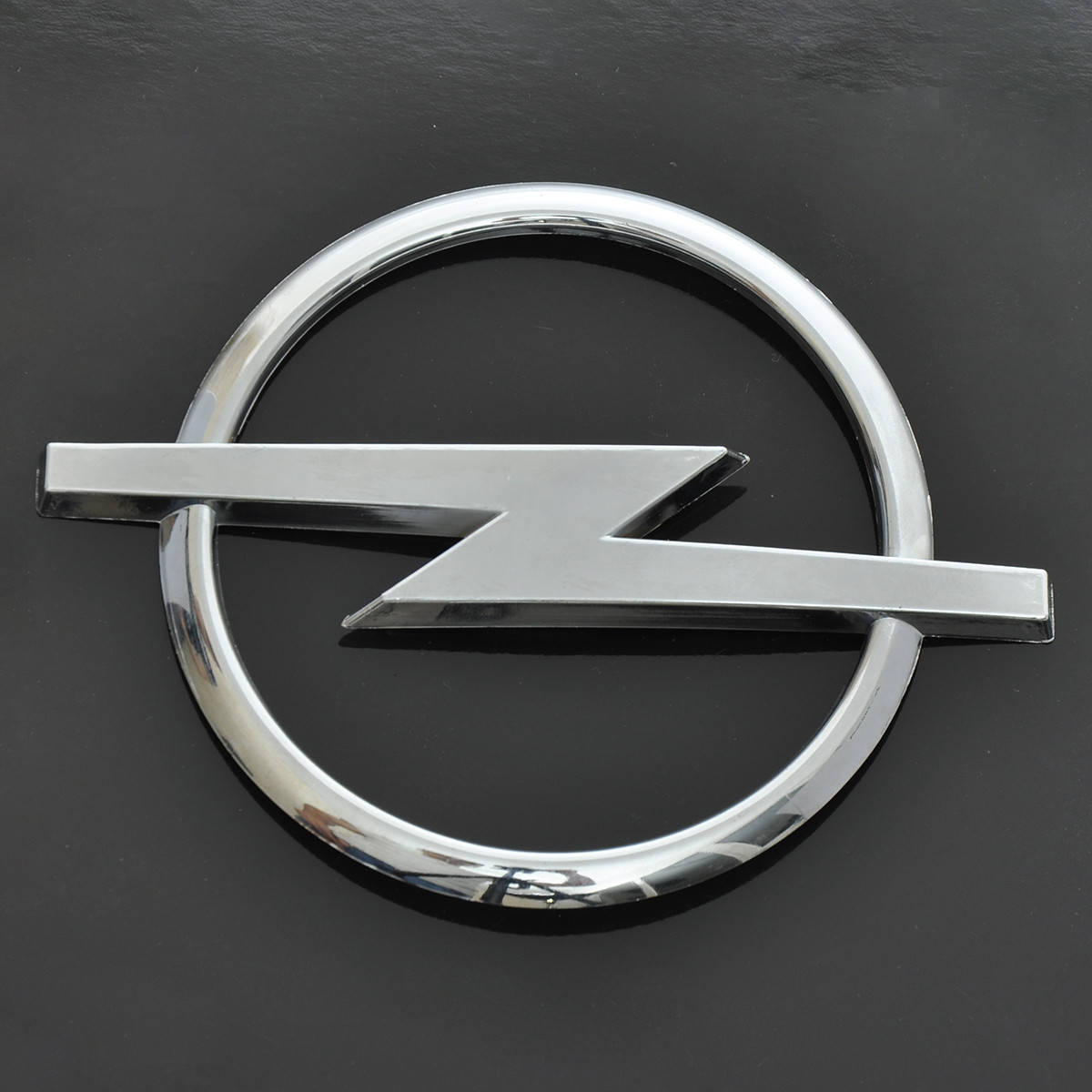 

Эмблема "Opel" Vectra C (Combo) 100х131мм