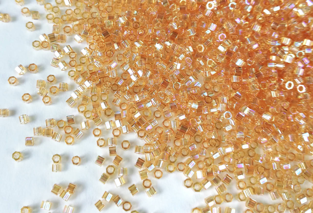 

Японський бісер Miyuki Delica 11/0 Hexcut DBС0100 - Transparent Lt. Amber AB