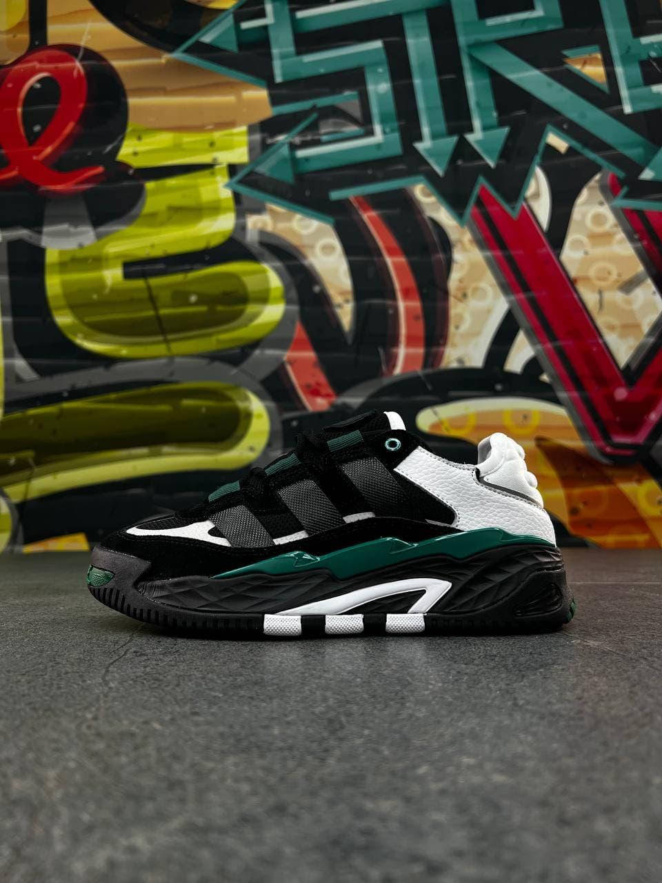 

Кроссовки мужские Adidas Niteball Black/Green РАСПРОДАЖА 45-29 см, Черно-белый