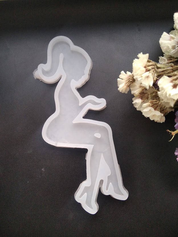 

Силиконовый молд для леденцов "Девушка сидячая 16 см "