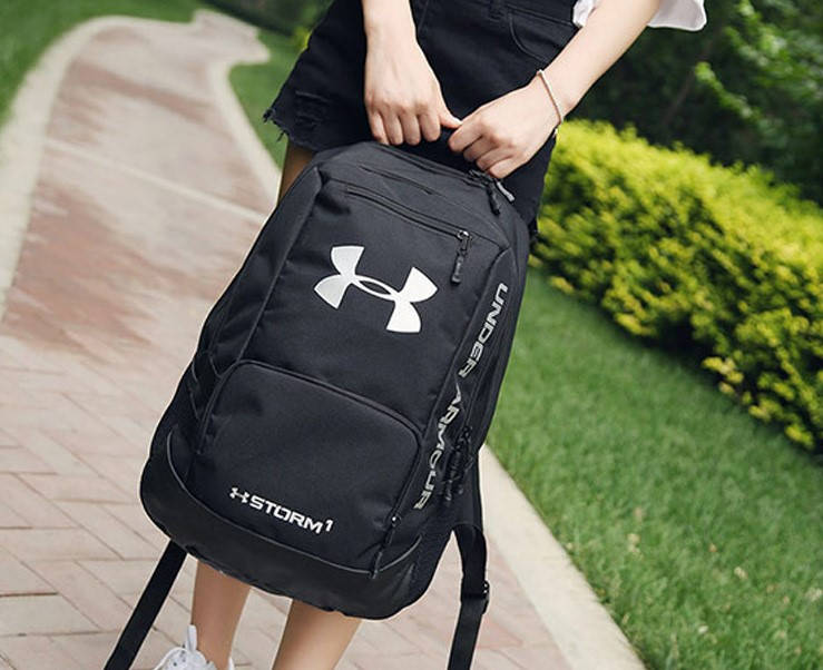 

Рюкзак Under Armour для мужчин черный большой вместительный удобный