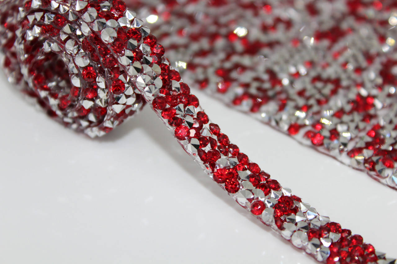 

Стразовая лента на силиконовой основе, красный+серебряный