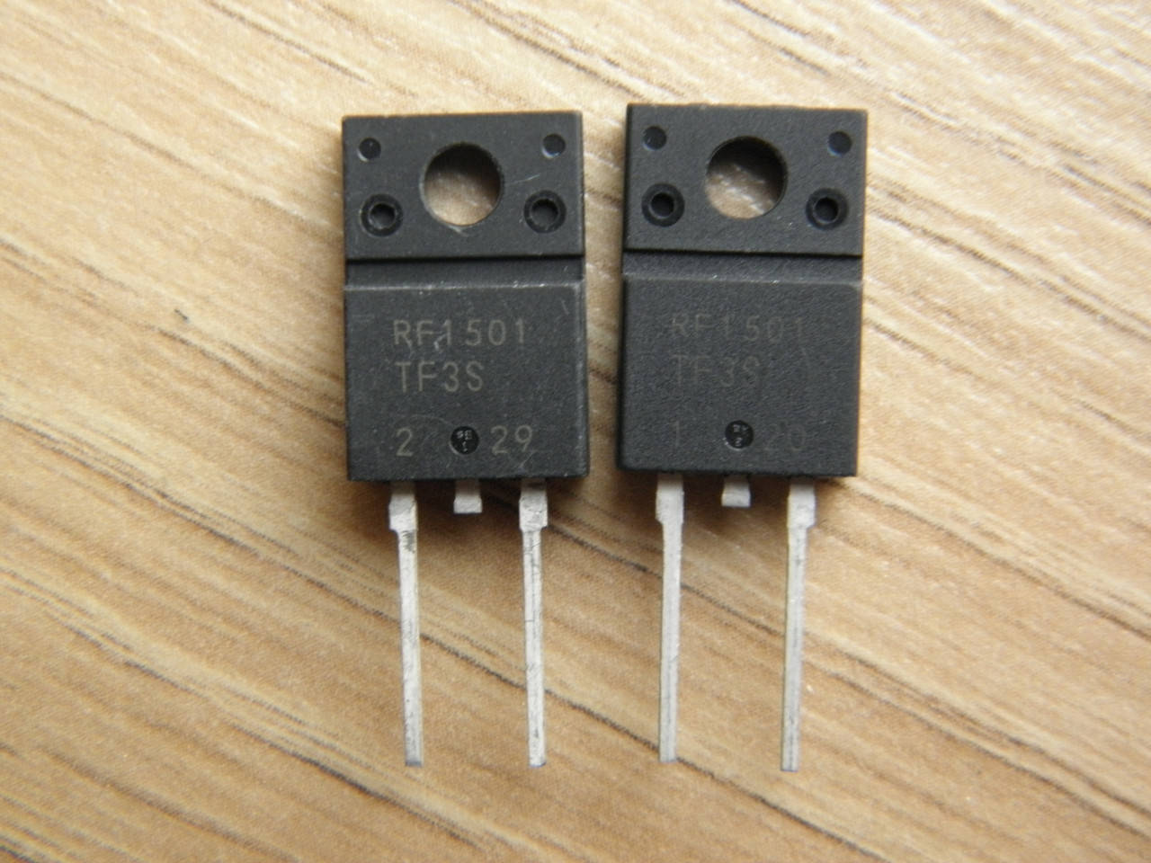 

Диод RF1501 RF1501-TF3S