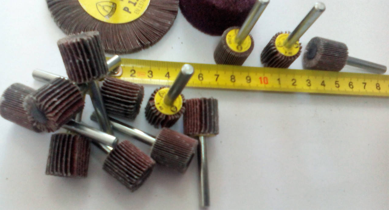 

Шлифовальная лепестковая головка KLINGSPOR 20х20х6 Р240