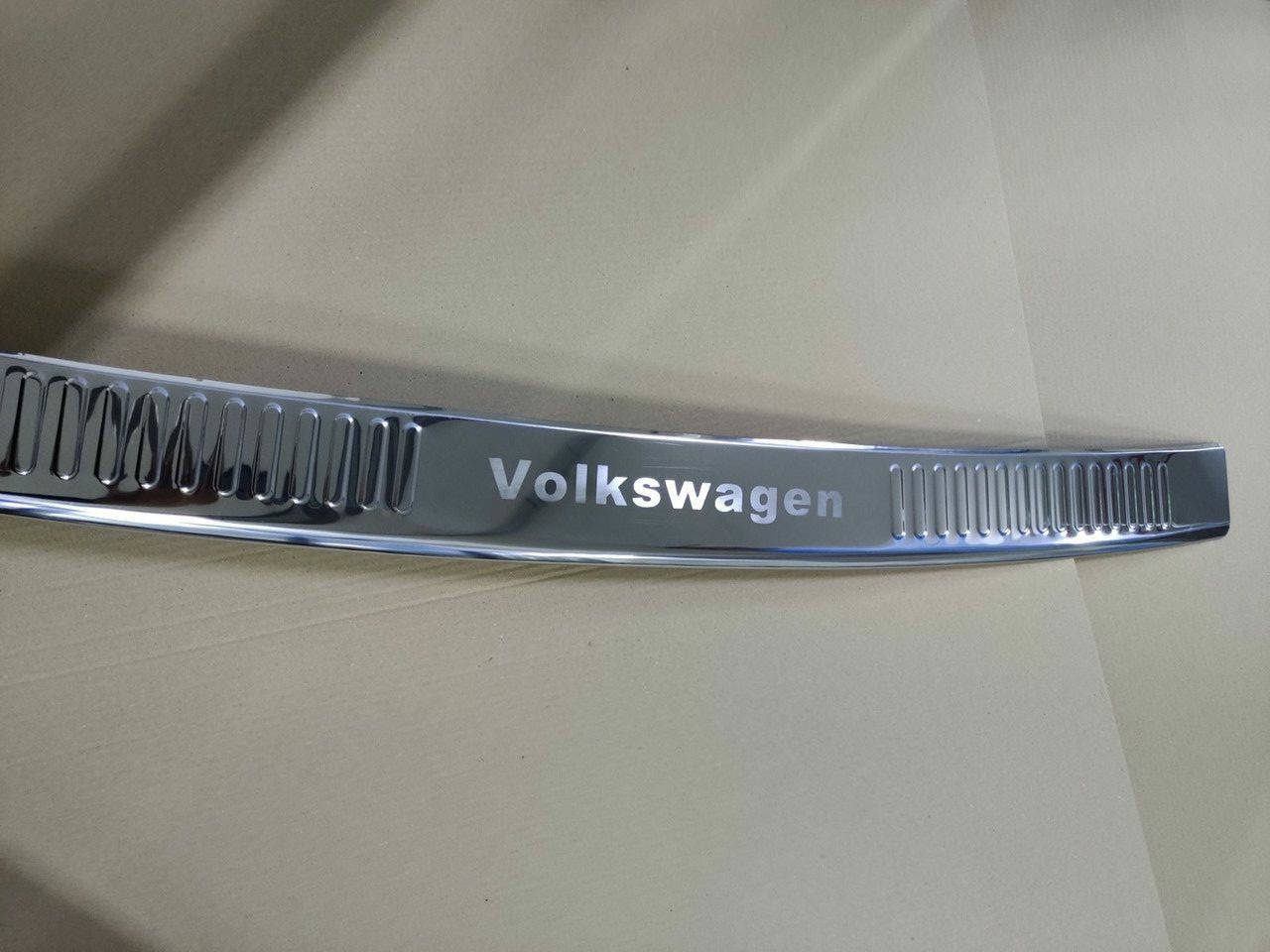

Накладка на задний бампер Volkswagen T5 (фольксваген т5) загиб, 134 см. CARMOS нерж.