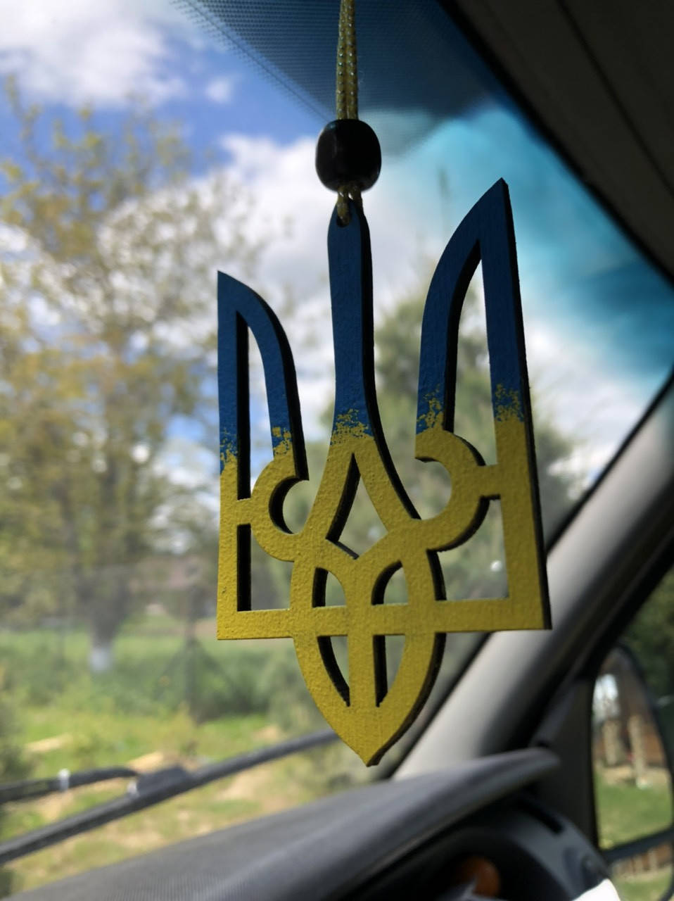 

Подвеска в авто на зеркало трезубец