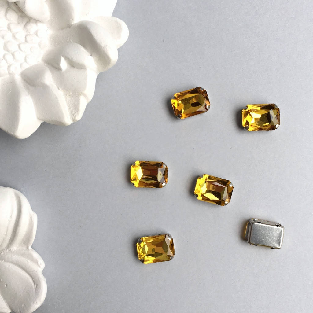 

Кристаллы Прямоугольник 10х14 мм в цапах. Цвет: Golden yellow (Желтое золото)