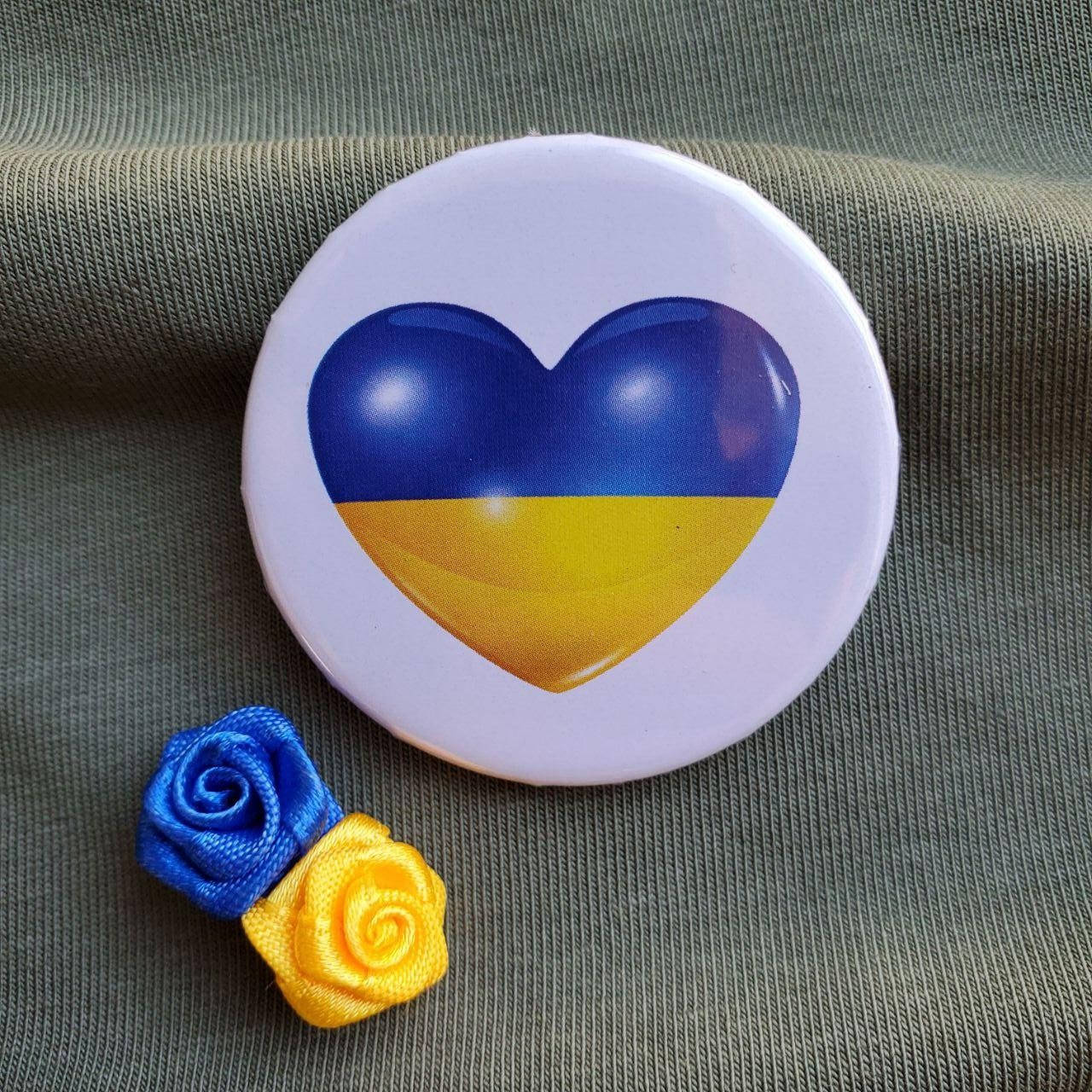 

Значок "Сердце Украины" - (43 мм) украинский авторский значок в патриотичных цветах
