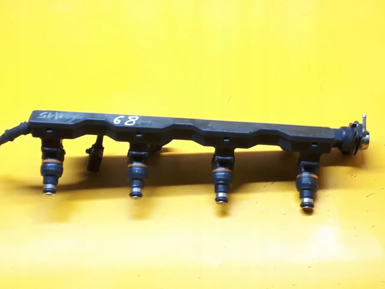 

Рейка топливная (рампа) LISTWA+WTRYSKI BMW E36 1,8 90-00r 1734355 под заказ 2-4 дн