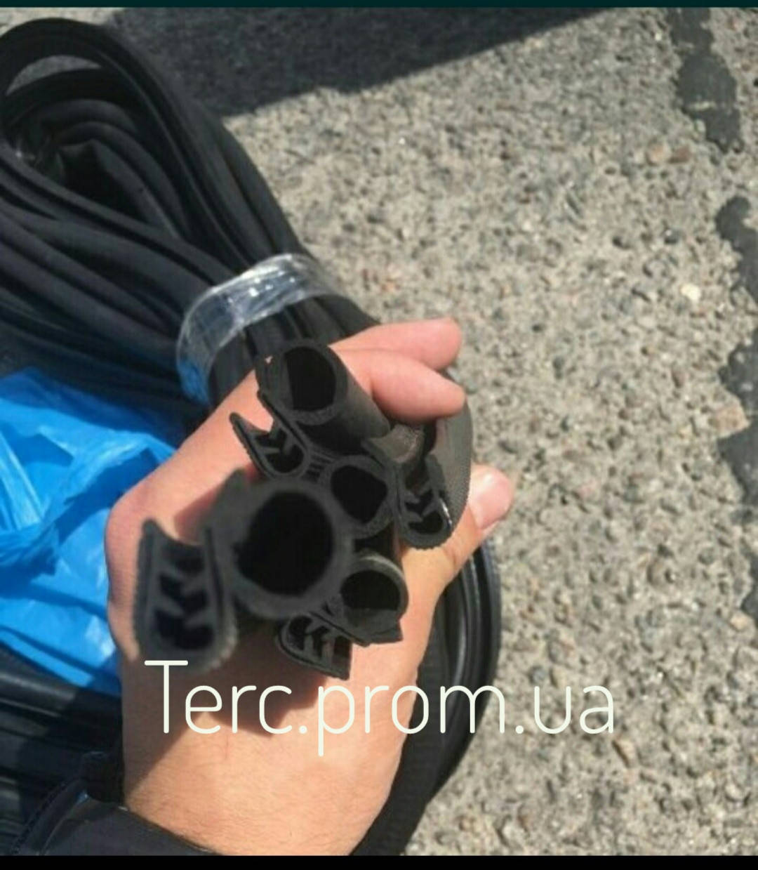 

Уплотнитель проема двери и багажника Ваз 2101-2107 2108 2121 Нива Волга.