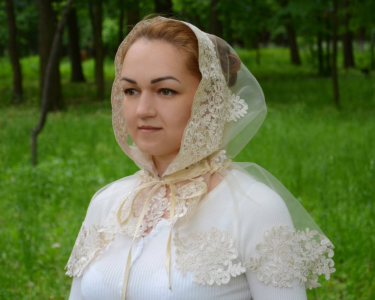 

Платок для крещения и венчания в бежевом цвете с красивым кружевом, Бежевый