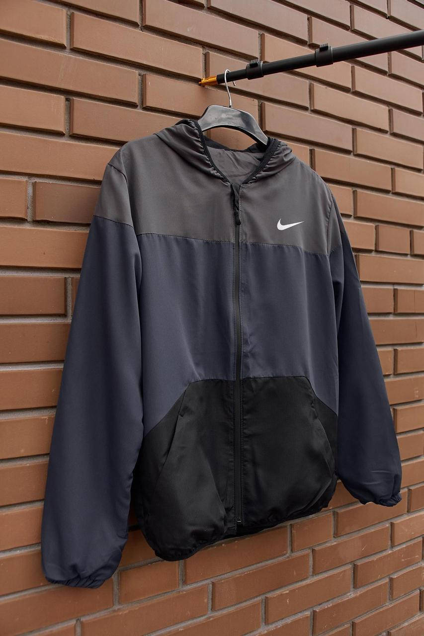 

Ветровка трехцветная Nike хаки