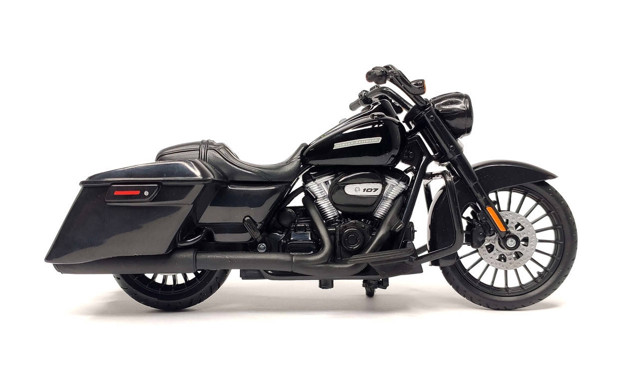 

Модель мотоцикла Harley-Davidson Road King Special 2017 1:18 Maisto
