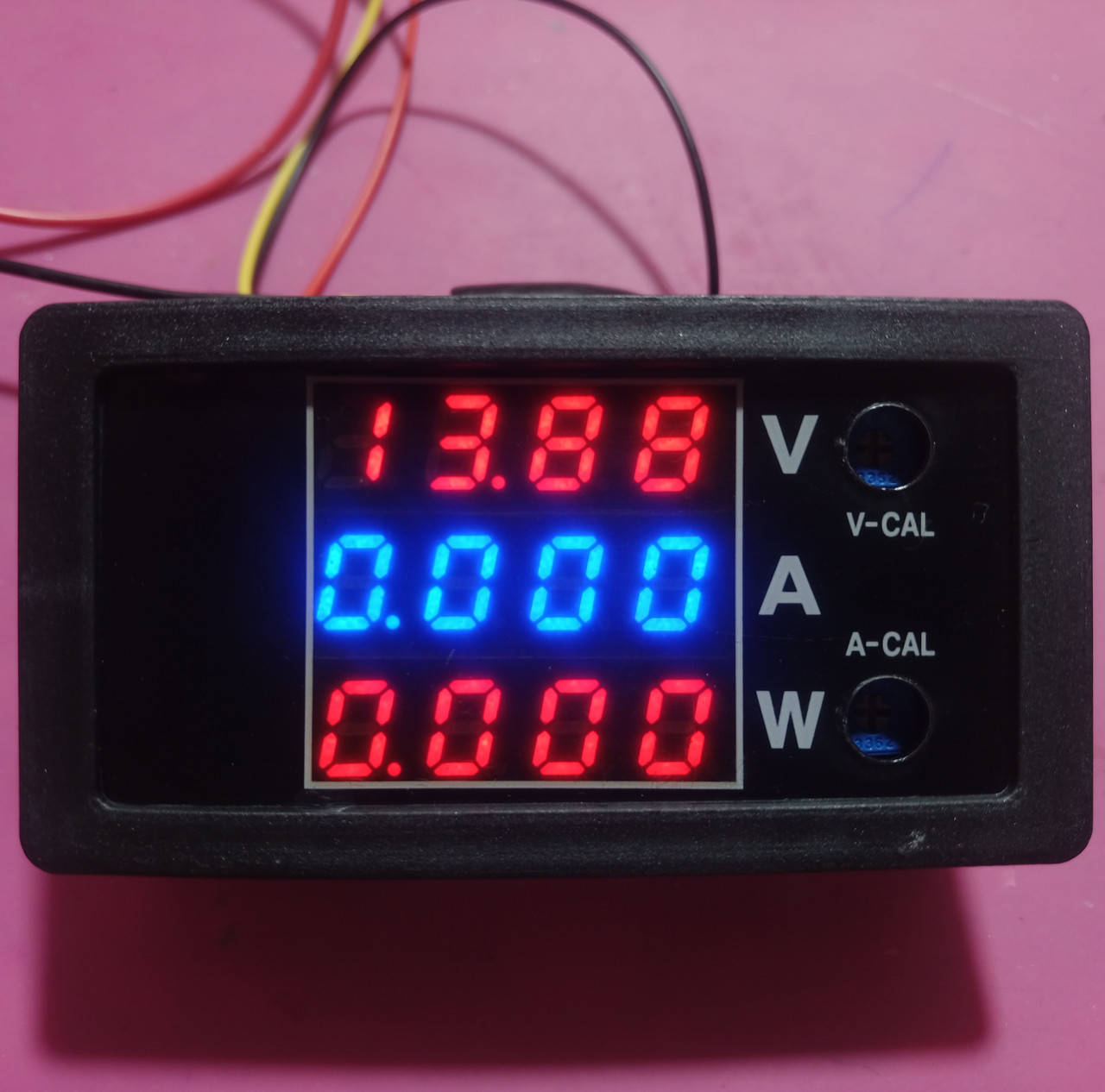

Вольтметр / Амперметр / Ваттметр 0.01-100V 10A 4-знака красно-синий