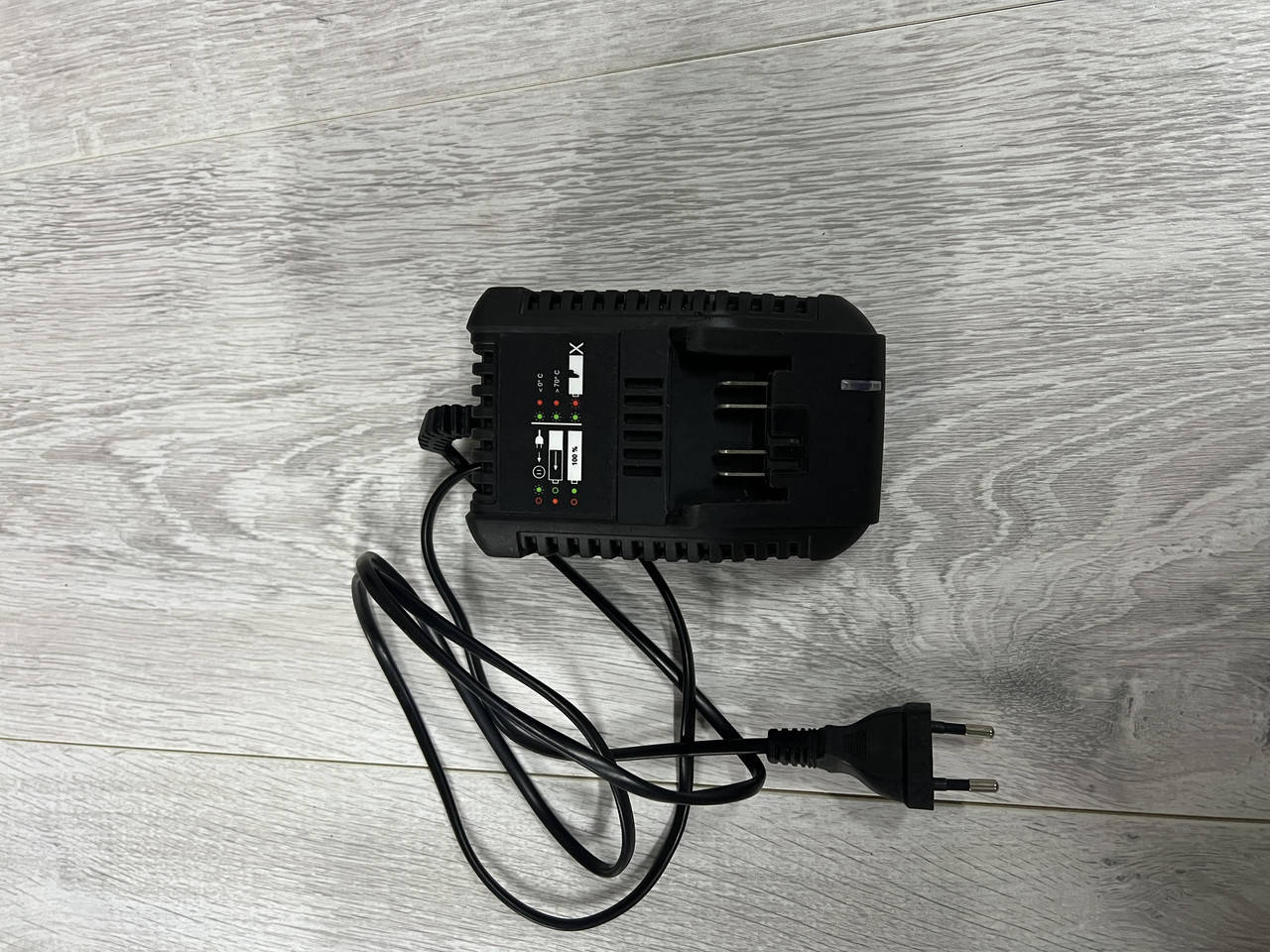 

Зарядное устройство toolson pro -abh 2000 50/60Hz 100W 21.5V 3.5A