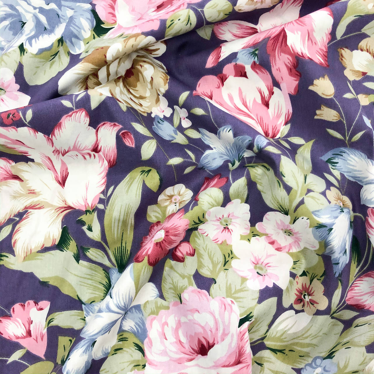 

Сатин "Цветы большие разноцветные на фиолетовом" 160, Разные цвета