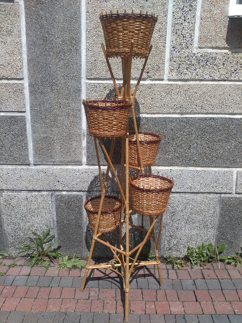 

Плетеная подставка под вазоны на 5 горшков