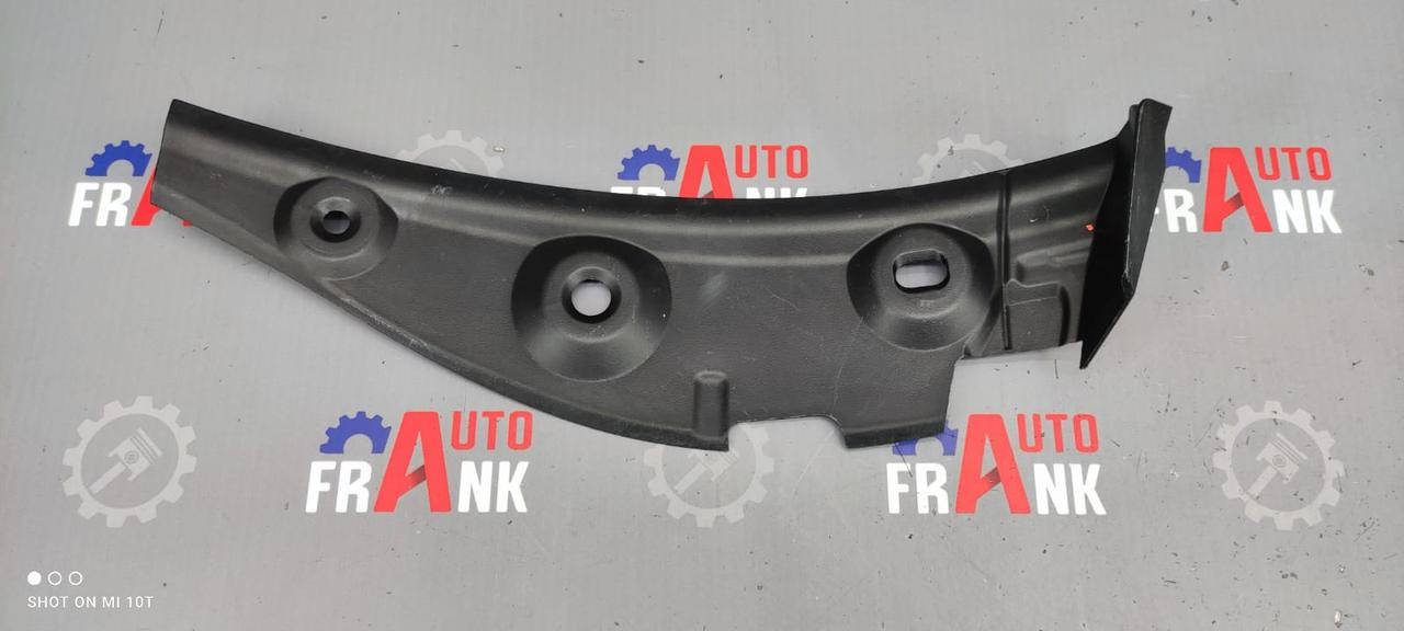 

Накладка под лобовое стекло правая 658368540R для Renault Scenic III