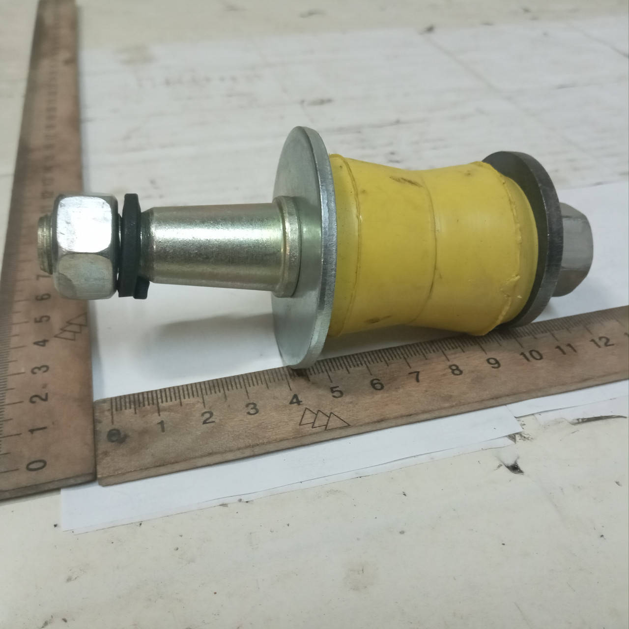 

Палец амортизатора ГАЗ 53 верхний в сб. (пр-во Украина) 52-2905418-10