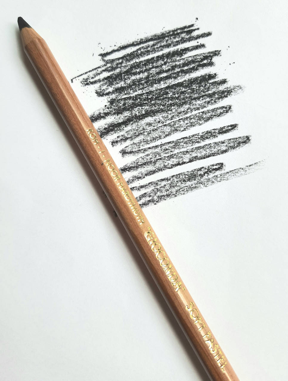 

Карандаш пастельный KOH-I-NOOR 8820/12 слоновая кость черная, Черный