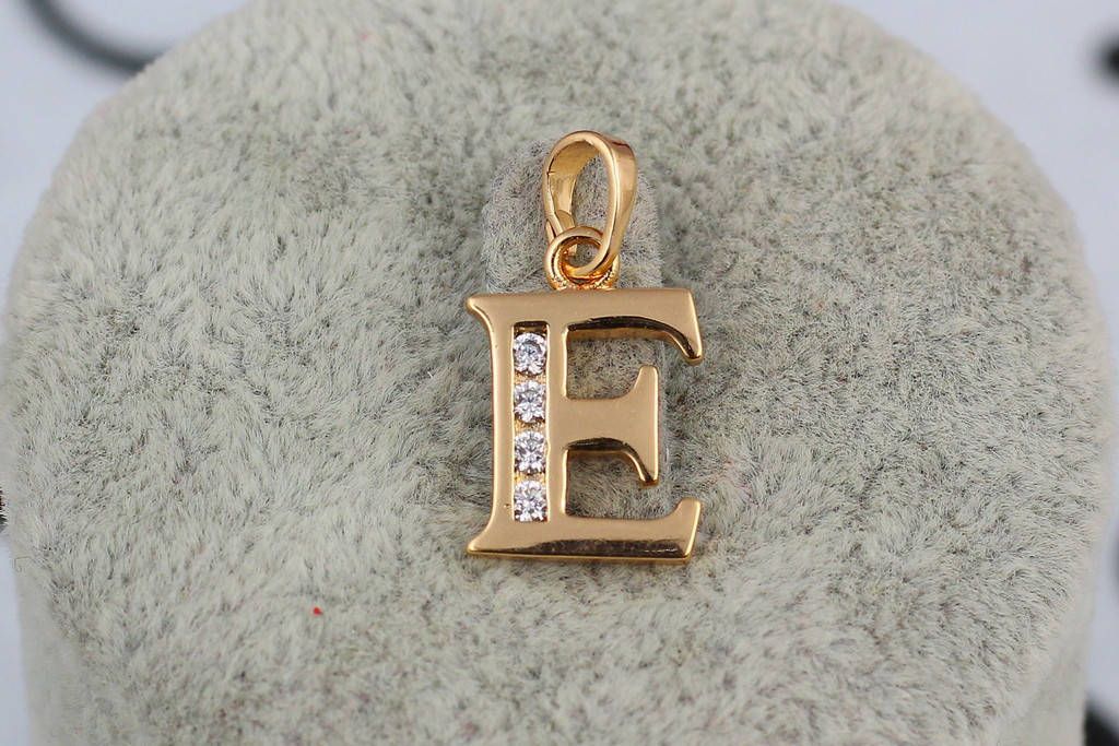 

Кулон Xuping Jewelry буква Е 1.5 см золотистый