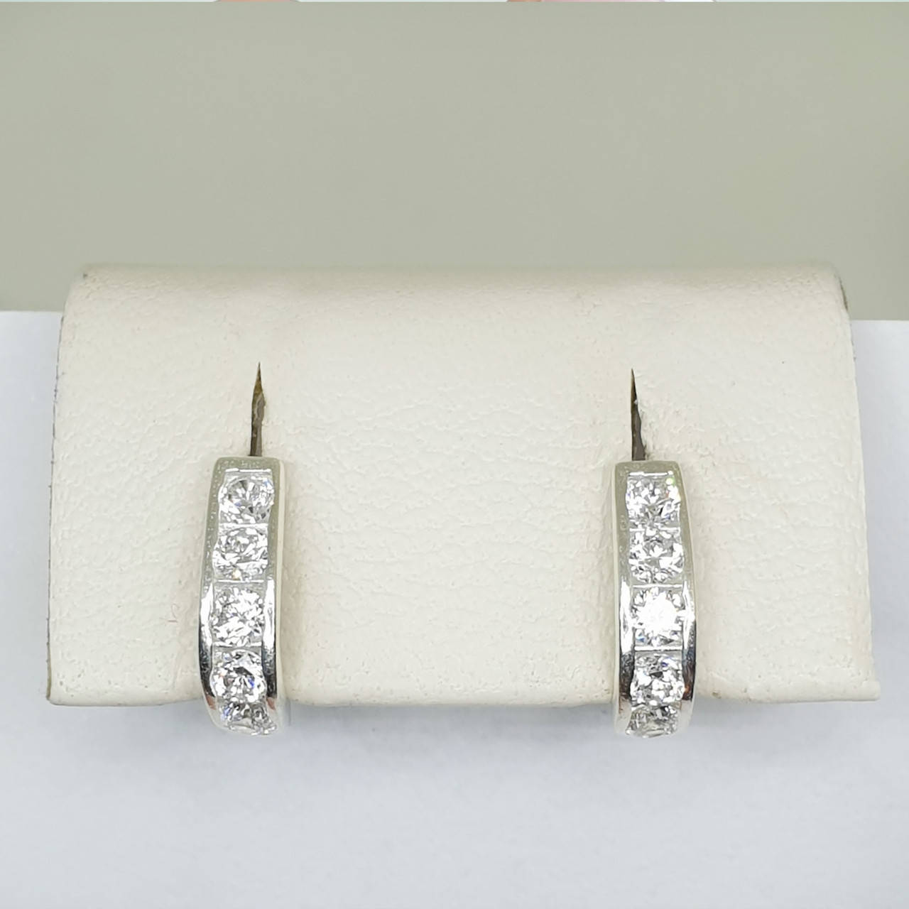 

Сережки серебряные с кубическим цирконием 1,15 г