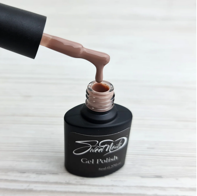 

Гель лак для ногтей Sweet Nails бежевый №99 8мл