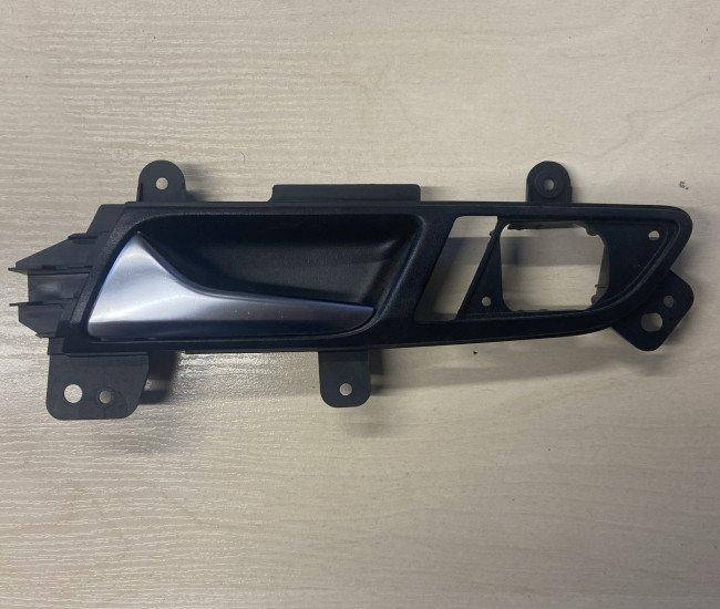 

561837113 Ручка двери передней левой внутренняя Volkswagen Passat B7 Пассат Б7 USA